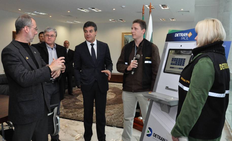 O Governo do Estado irá disponibilizar equipamentos de autoatendimento do Departamento de Trânsito do Paraná (Detran-PR) para facilitar o acesso do cidadão a uma série de documentos.