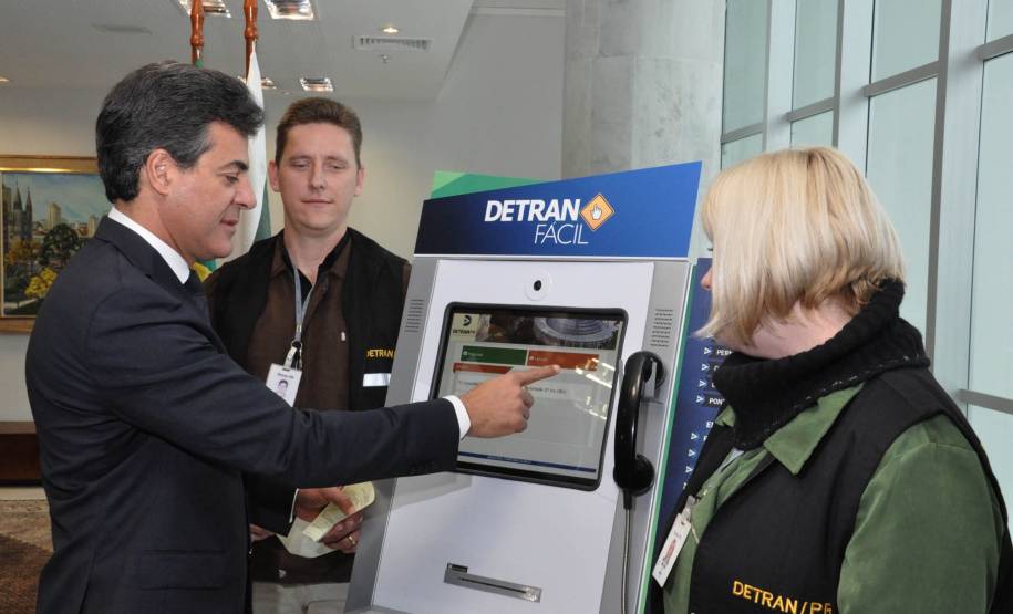 O Governo do Estado irá disponibilizar equipamentos de autoatendimento do Departamento de Trânsito do Paraná (Detran-PR) para facilitar o acesso do cidadão a uma série de documentos.
