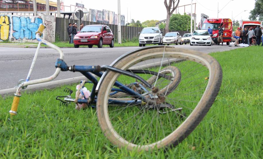 Todos os dias, pelo menos sete acidentes envolvendo bicicletas são registrados no Paraná. A estimativa é do Departamento de Trânsito do Estado (Detran), que considera os números registrados pelas Polícias Rodoviárias Federal e Estadual, Polícia Militar e prefeituras, no período de 2009 a 2014.