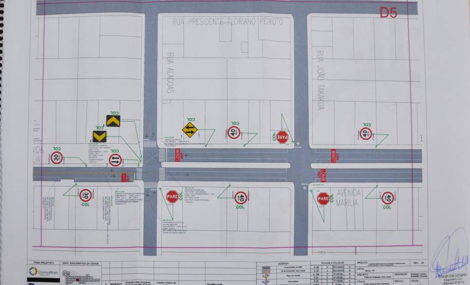 O governador Beto Richa assinou nesta semana autorização para que o Departamento de Trânsito do Paraná firme convênio de sinalização viária com 91 municípios paranaenses.