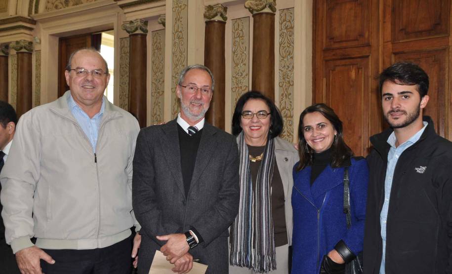 O diretor-geral do Departamento de Trânsito do Paraná, Marcos Traad apresentou os avanços da autarquia aos vereadores de Cutitiba, na manhã desta quarta-feira (18). Na Tribuna Livre, Traad prestou conta das atividades desenvolvidas nos últimos cinco anos e conversou com os parlamentares sobre mobilidade, legislação e formação de condutores.