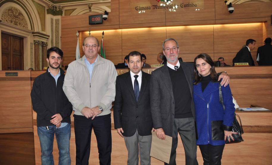 O diretor-geral do Departamento de Trânsito do Paraná, Marcos Traad apresentou os avanços da autarquia aos vereadores de Cutitiba, na manhã desta quarta-feira (18). Na Tribuna Livre, Traad prestou conta das atividades desenvolvidas nos últimos cinco anos e conversou com os parlamentares sobre mobilidade, legislação e formação de condutores.