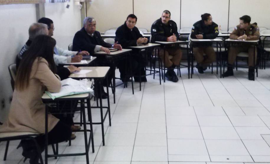 Representantes consulares do Brasil, Paraguai e Argentina se reuniram nesta quinta-feira (15), na sede do Departamento de Trânsito do Paraná (Detran/PR), em Foz do Iguaçu, para discutir a entrada de veículos estrangeiros sem documentação no País e os problemas enfrentados na fiscalização da tríplice fronteira.