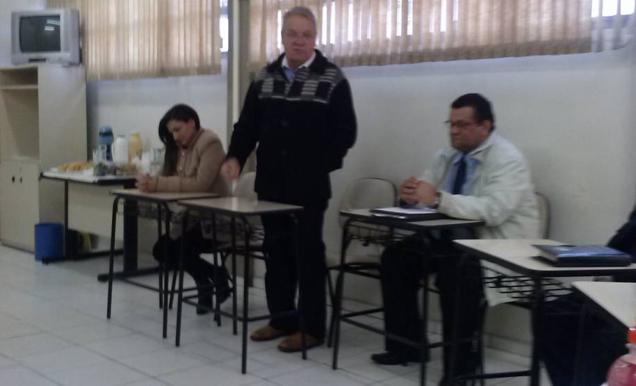 Representantes consulares do Brasil, Paraguai e Argentina se reuniram nesta quinta-feira (15), na sede do Departamento de Trânsito do Paraná (Detran/PR), em Foz do Iguaçu, para discutir a entrada de veículos estrangeiros sem documentação no País e os problemas enfrentados na fiscalização da tríplice fronteira.