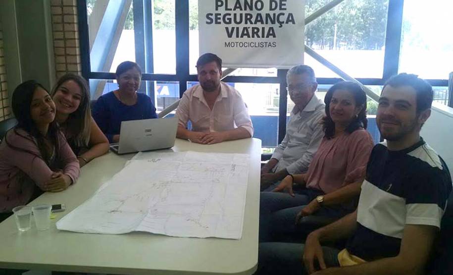 O Departamento de Trânsito do Paraná (Detran) apresentou na última semana, em Maceió, capital do Alagoas, o modelo de convênio para implantação de projetos de sinalização viária e urbana que já atendeu 279 municípios paranaenses nos últimos cinco anos.