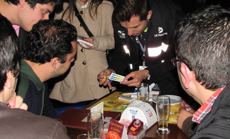 Foram retomadas nesta quinta-feira (15), em Foz do Iguaçu, as atividades da Campanha "Se Liga no Trânsito – Se beber não dirija".