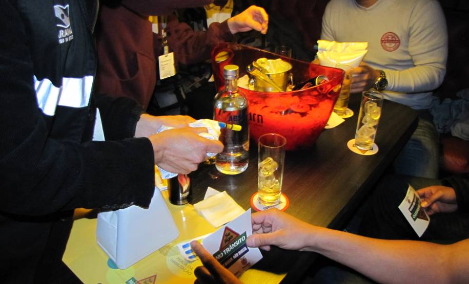 Foram retomadas nesta quinta-feira (15), em Foz do Iguaçu, as atividades da Campanha "Se Liga no Trânsito – Se beber não dirija".