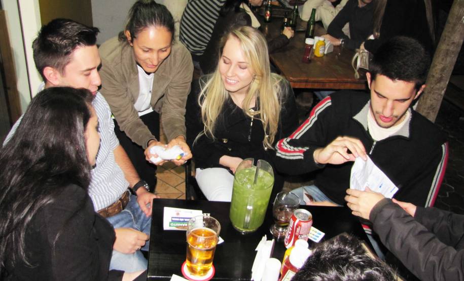 Mais de 2,6 mil pessoas foram abordadas pela equipe de educadores do Detran em Foz do Iguaçu e Medianeira.