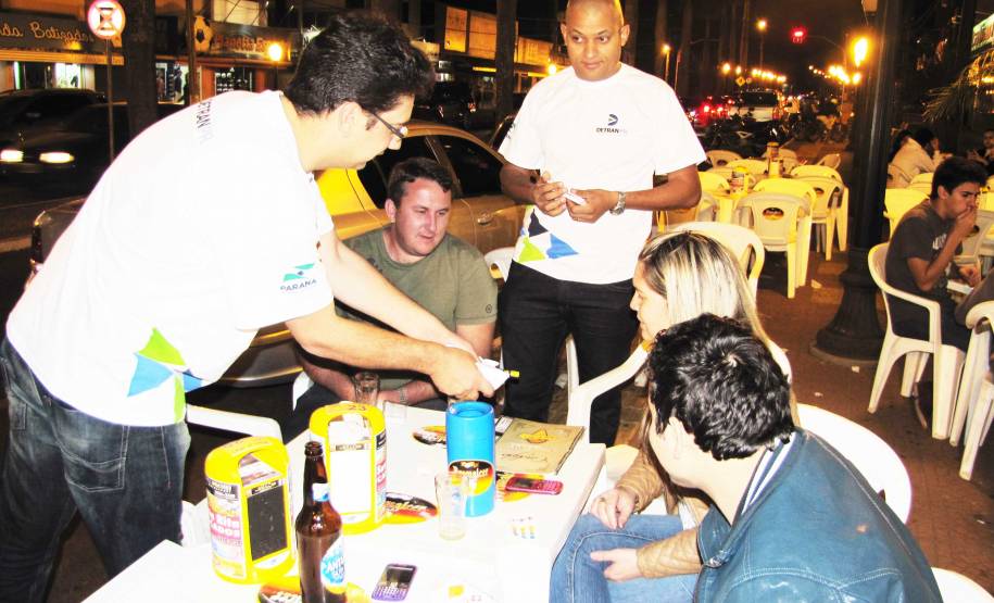 Mais de 2,6 mil pessoas foram abordadas pela equipe de educadores do Detran em Foz do Iguaçu e Medianeira.