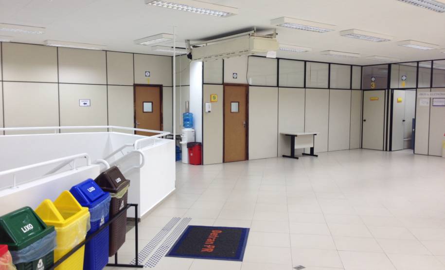 O Posto Central do Detran em Curitiba passou obras de manutenção e reparos ao longo do primeiro semestre de 2016 e está pronto para atender o público com mais conforto e acessibilidade. As adaptações foram negociadas com o proprietário do imóvel, que é alugado e fica na região Central, para evitar que a unidade fosse transferida para outro bairro.