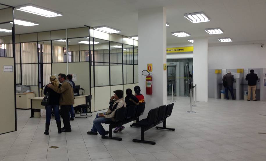 O Posto Central do Detran em Curitiba passou obras de manutenção e reparos ao longo do primeiro semestre de 2016 e está pronto para atender o público com mais conforto e acessibilidade. As adaptações foram negociadas com o proprietário do imóvel, que é alugado e fica na região Central, para evitar que a unidade fosse transferida para outro bairro.