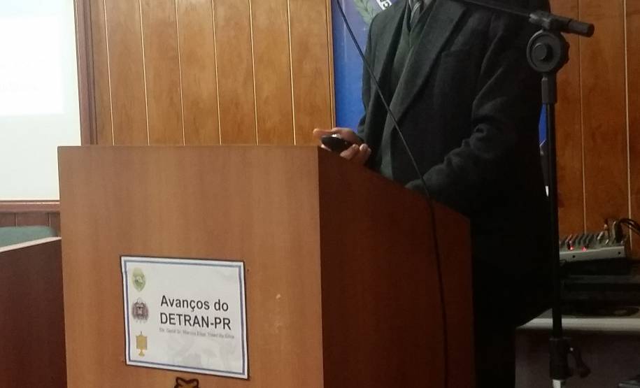 O diretor-geral do Departamento de Trânsito do Paraná, Marcos Traad, conversou nesta quinta-feira (28) com comandantes e futuros oficiais da Polícia Militar do Estado sobre atuação do Detran e o papel da PM na fiscalização do trânsito e preservação da vida.