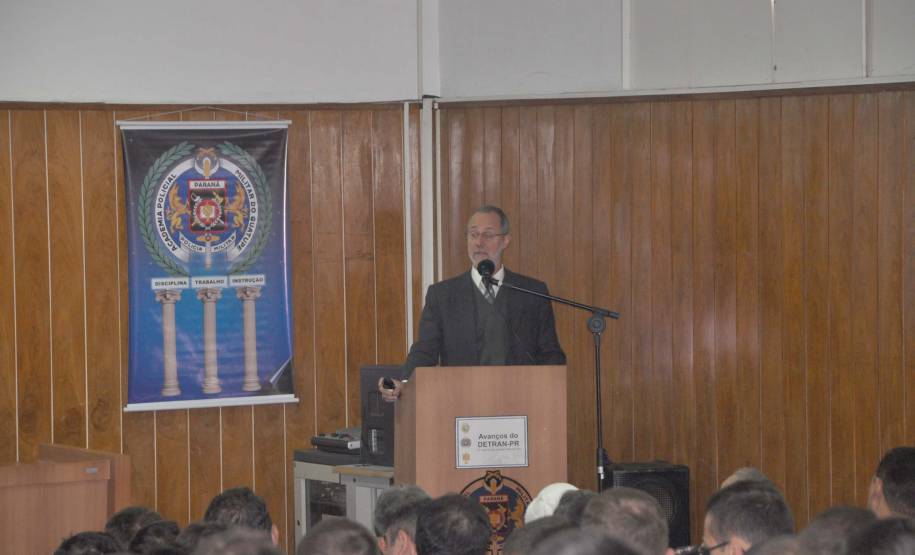 O diretor-geral do Departamento de Trânsito do Paraná, Marcos Traad, conversou nesta quinta-feira (28) com comandantes e futuros oficiais da Polícia Militar do Estado sobre atuação do Detran e o papel da PM na fiscalização do trânsito e preservação da vida.