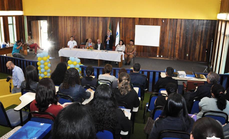 Começa nesta terça-feira (10), em Castro, o primeiro curso de formação de agentes da autoridade de trânsito, em cidades que possuem convênio com o Detran Paraná para municipalizar o trânsito gradativamente e que ainda não contam com este tipo de serviço.