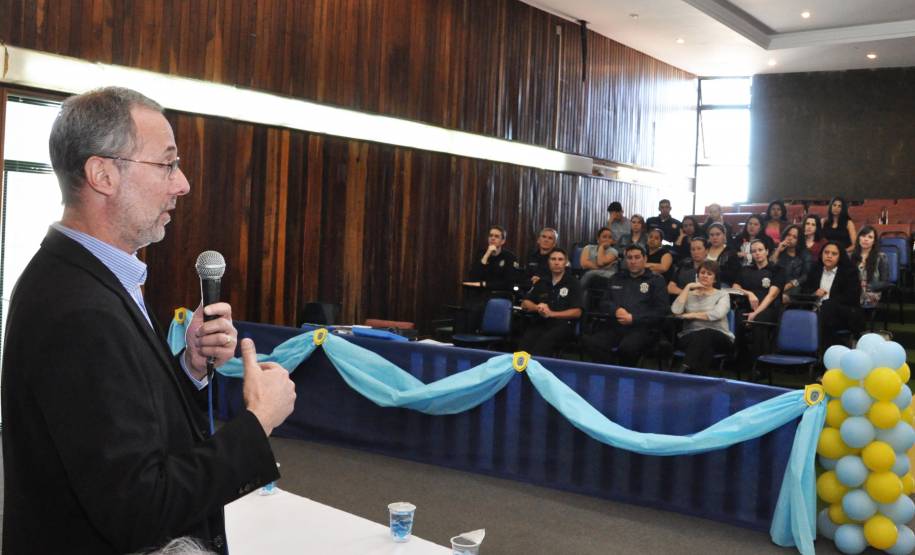 Começa nesta terça-feira (10), em Castro, o primeiro curso de formação de agentes da autoridade de trânsito, em cidades que possuem convênio com o Detran Paraná para municipalizar o trânsito gradativamente e que ainda não contam com este tipo de serviço.