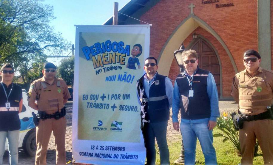 Entre os dias 18 e 25 de setembro, as unidades do Detran em todo Paraná realizaram uma série de ações educativas para a Semana Nacional de Trânsito. Foram palestras, brincadeiras, teatro e blitz para alertar a população sobre a importância da atenção e do respeito no trânsito e a responsabilidade de cada um em contribuir para a redução no número de acidentes.