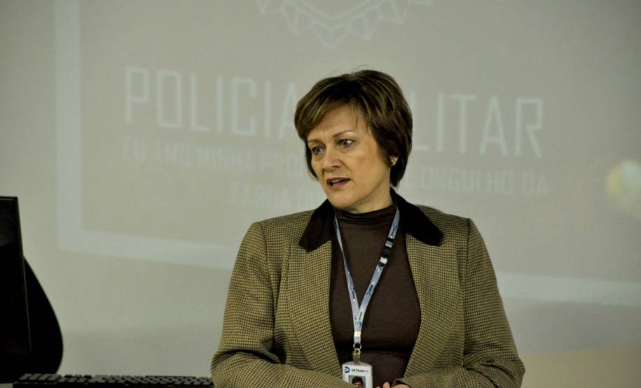 O Departamento de Trânsito do Paraná (Detran) promoveu nesta sexta-feira (7) um encontro com os futuros agentes de trânsito na sede da autarquia em Curitiba. Na ocasião, os alunos do Programa de Capacitação de Agentes de Trânsito, além de conhecerem o funcionamento do pátio de veículos apreendidos, participaram de um diálogo com representantes da autarquia.