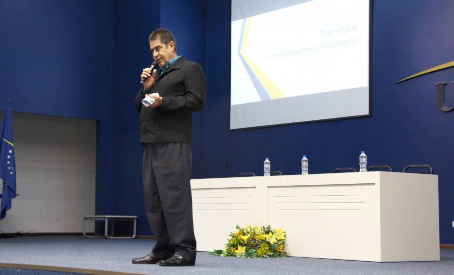 O diretor-geral do Detran Paraná, Marcos Traad, palestrou na noite desta terça-feira (18), para acadêmicos de psicologia no Centro Universitário Autônomo do Brasil – UniBrasil, em Curitiba. O encontro teve como tema “Mobilidade Urbana e Psicologia no Trânsito” e Traad falou sobre o comportamento dos motoristas e atuação dos psicólogos na formação dos condutores.