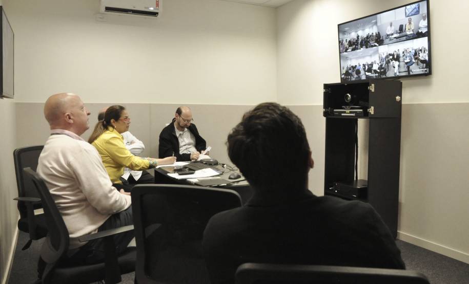 O Departamento de Trânsito do Paraná (Detran), em parceria com a Secretaria de Estado da Saúde apresentaram nesta quinta-feira (27) pelo Sistema de Videoconferência o “Projeto Vida no Trânsito” para Ciretrans nos municípios de Ponta Grossa, Francisco Beltrão, Maringá, Cascavel, Paranavaí e Jacarezinho.