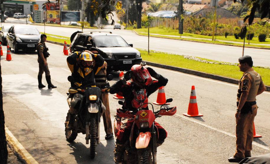 O Departamento de Trânsito do Estado preparou uma programação especial com palestras, mesa de debates, atendimento ao público no Detran Móvel e blitze educativas em bares e restaurantes.