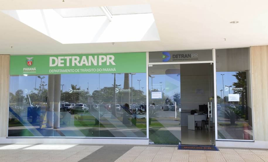 Detran aumenta em 67% os atendimentos no Londrina Norte Shopping Desde sua inauguração, em abril de 2015, o Posto de Atendimento do Departamento de Trânsito do Paraná (Detran), no Londrina Norte Shopping, já prestou 27.712 serviços de habilitação e veículo. Nos nove primeiros meses de 2016 já foram 15.284 serviços, o que corresponde a 67% a mais do que os atendimentos de abril a dezembro em 2015 (9.114 procedimentos).