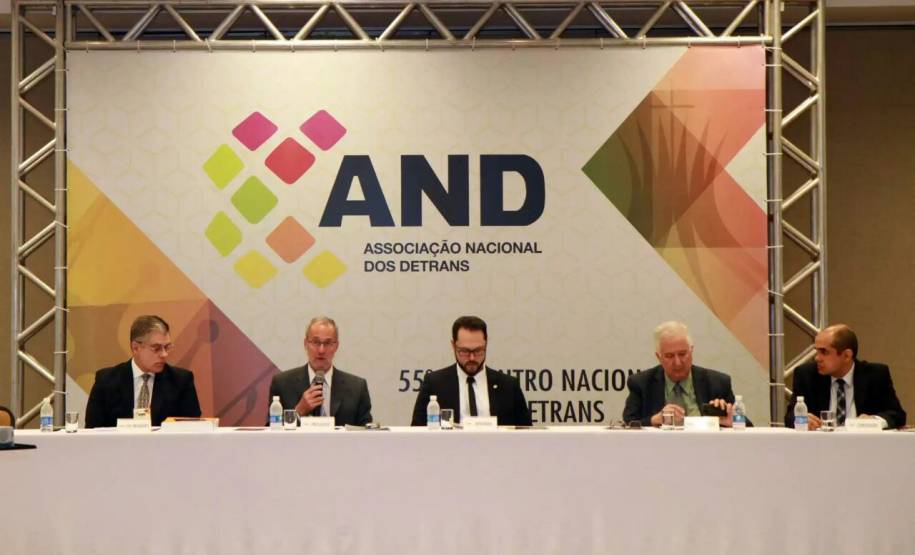 As mudanças recentes na legislação de trânsito e as alterações que passam a valer nos próximos anos são tema do 55º Encontro Nacional dos Detrans, que começa nesta quarta-feira (23), em Brasília. O evento, promovido pela Associação Nacional dos Detrans (AND), reúne diretores e técnicos dos 27 Departamentos Estaduais de Trânsito e representantes do Governo Federal, do legislativo e entidades da sociedade organizada que atuam na área.