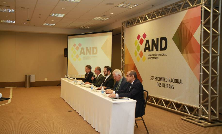 As mudanças recentes na legislação de trânsito e as alterações que passam a valer nos próximos anos são tema do 55º Encontro Nacional dos Detrans, que começa nesta quarta-feira (23), em Brasília. O evento, promovido pela Associação Nacional dos Detrans (AND), reúne diretores e técnicos dos 27 Departamentos Estaduais de Trânsito e representantes do Governo Federal, do legislativo e entidades da sociedade organizada que atuam na área.