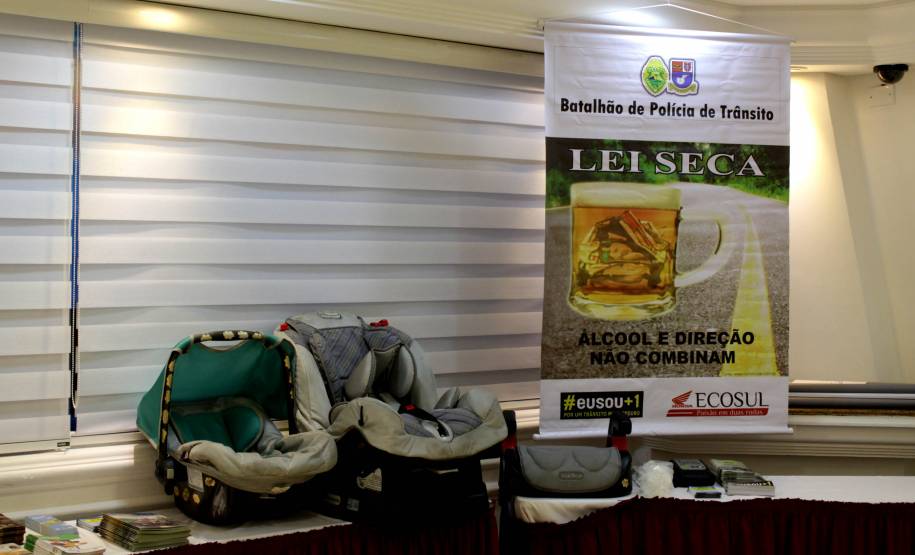 O Governo do Paraná promove ao longo desta terça-feira (29) o 1º Fórum Estadual de Segurança no Trânsito e Prevenção de Acidentes. O evento que acontece em Curitiba reúne representantes do Estado e da sociedade civil. Objetivo é apresentar o Projeto Vida no Trânsito que busca redução de acidentes e ainda aderir como parceiros novos municípios paranaenses.