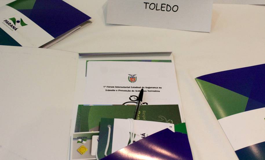 O Governo do Paraná promove ao longo desta terça-feira (29) o 1º Fórum Estadual de Segurança no Trânsito e Prevenção de Acidentes. O evento que acontece em Curitiba reúne representantes do Estado e da sociedade civil. Objetivo é apresentar o Projeto Vida no Trânsito que busca redução de acidentes e ainda aderir como parceiros novos municípios paranaenses.