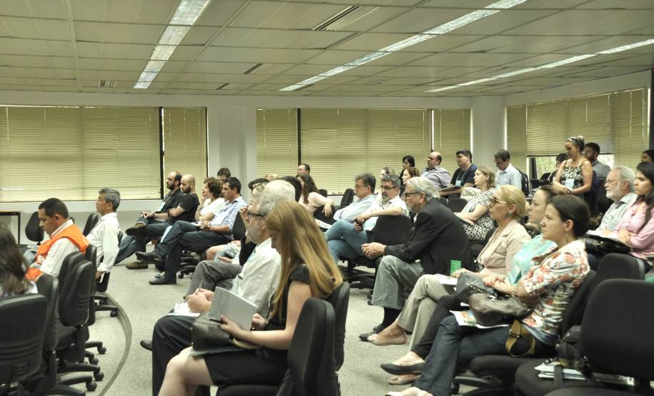 O diretor-geral do Departamento de Trânsito do Paraná (Detran), Marcos Traad, participou nesta quinta-feira (8) do Seminário Sustentabilidade Territorial Urbana, no Campus da Federação das Indústrias do Estado do Paraná (Fiep), em Curitiba. Como moderador da mesa “Mobilidade Urbana uma nova visão”, o diretor trouxe um panorama do trânsito e o perfil dos condutores paranaenses.