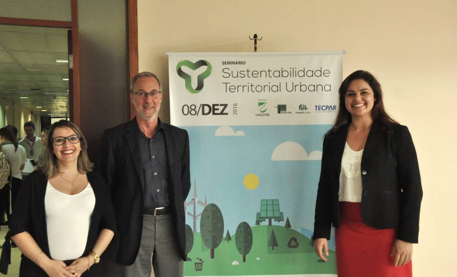 O diretor-geral do Departamento de Trânsito do Paraná (Detran), Marcos Traad, participou nesta quinta-feira (8) do Seminário Sustentabilidade Territorial Urbana, no Campus da Federação das Indústrias do Estado do Paraná (Fiep), em Curitiba. Como moderador da mesa “Mobilidade Urbana uma nova visão”, o diretor trouxe um panorama do trânsito e o perfil dos condutores paranaenses.