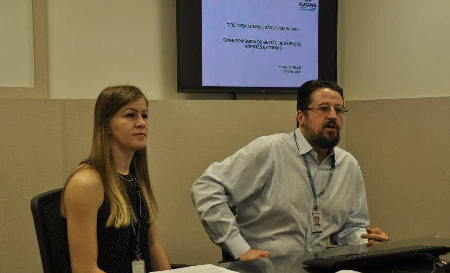 O Departamento de Trânsito do Paraná (Detran) realizou nesta terça-feira (13) uma palestra para fabricantes e estampadores de placas e tarjetas veiculares credenciados ao órgão. A atualização, por videoconferência, aconteceu simultaneamente em 62 municípios do Estado.