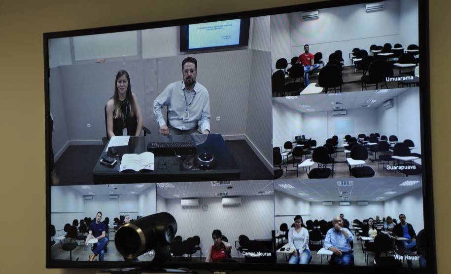 O Departamento de Trânsito do Paraná (Detran) realizou nesta quinta-feira (15) uma palestra para despachantes credenciados ao órgão. O evento, ocorreu simultaneamente por meio do sistema de videoconferência para 62 municípios do Estado.