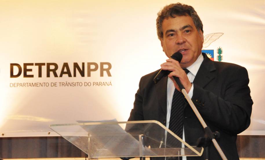 O governador Beto Richa assinou nesta sexta-feira (20), em Curitiba, a lei que regulamenta a atividade dos despachantes de trânsito do Paraná.