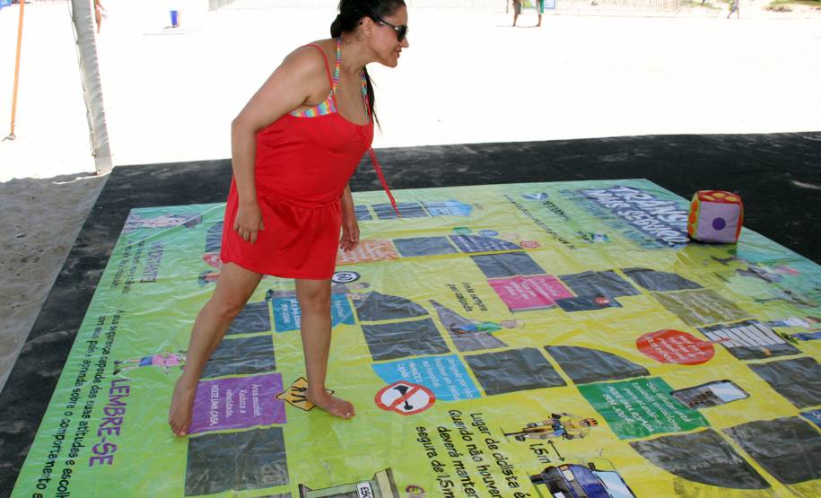 Centenas de pessoas já passaram pela tenda recreativa do Departamento Estadual de Trânsito do Paraná (DETRAN-PR) que está montada na Avenida Atlântica em Matinhos (PR), Litoral do estado.Foto: Soldado Adilson Voinaski Afonso