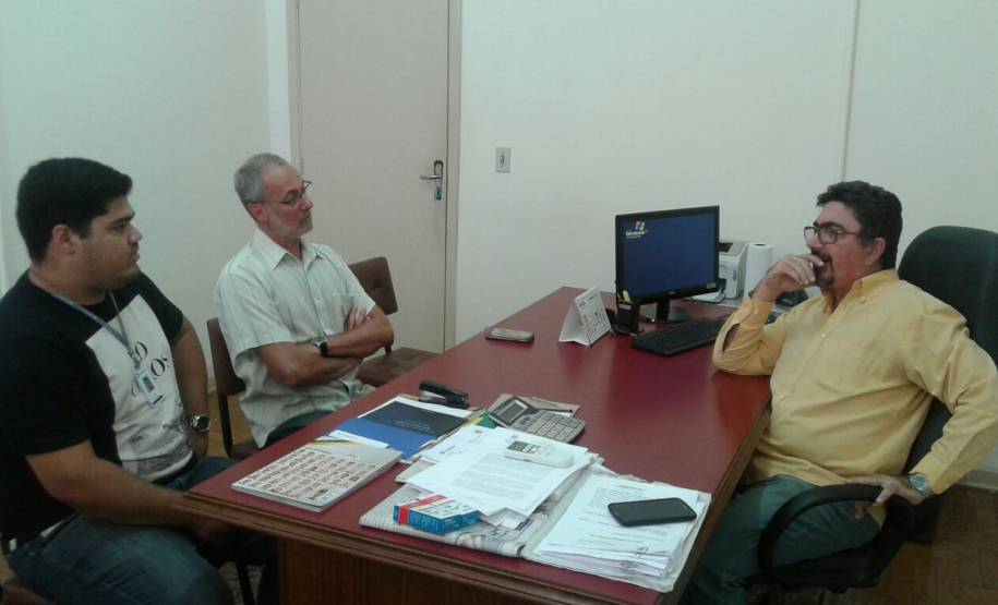 CAMBARÁ - O diretor-geral do Departamento de Trânsito do Paraná, Marcos Traad, terminou nesta sexta-feira (20) o roteiro de visitas às unidades do Detran em dez cidades do interior do Estado