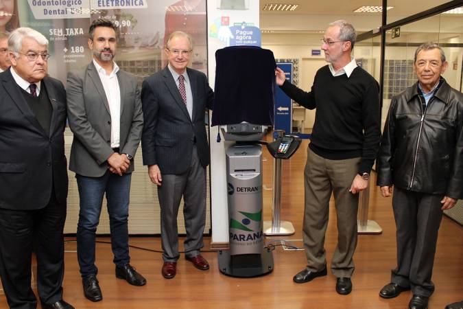 Detran inaugura Totem na Associação Comercial do Paraná 